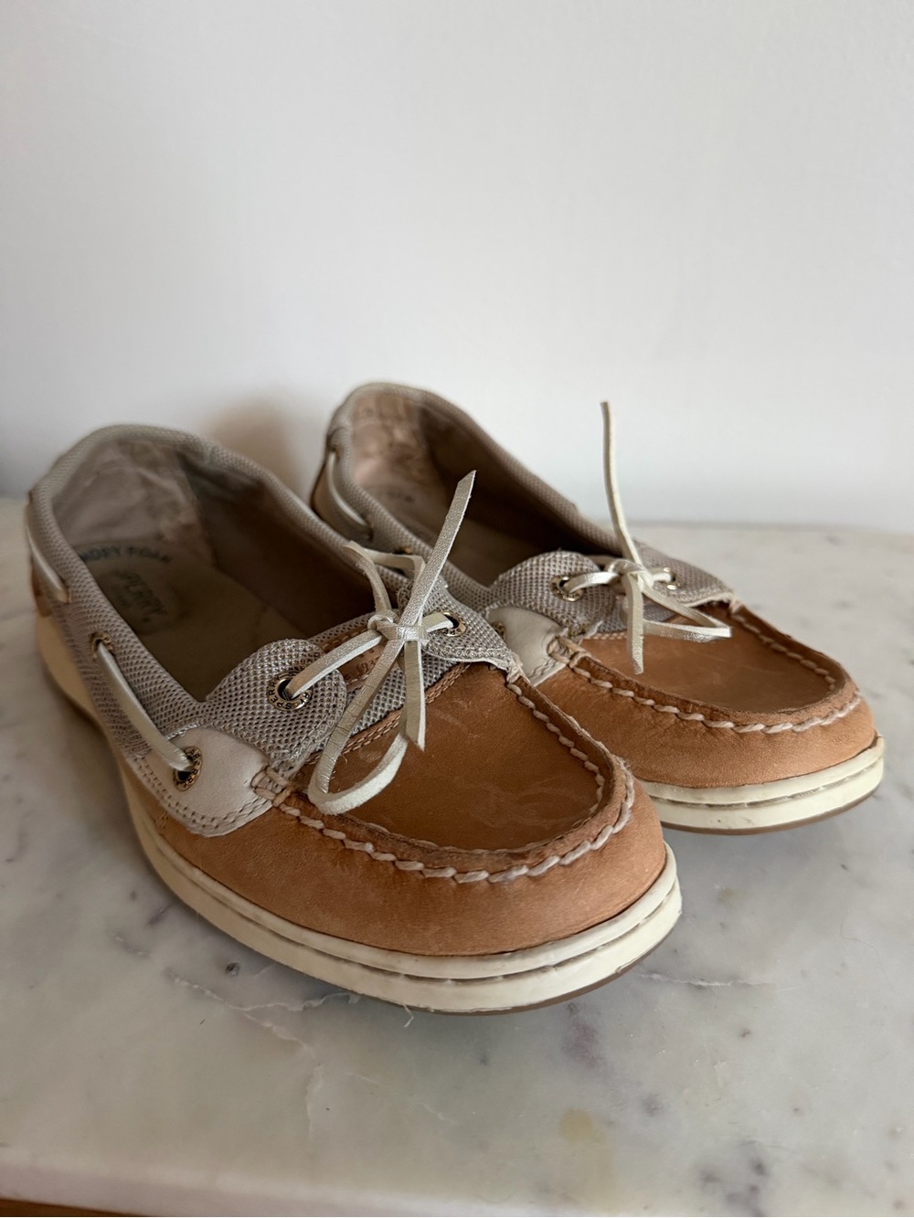 Sperry Tan and Cream Angelfish Boat Shoes With Metallic Silver Accents Size 7.5